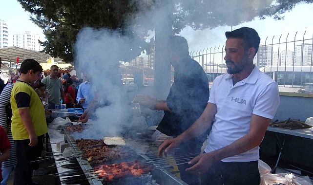 Okul bahçesinde kebap dumanları yükseldi