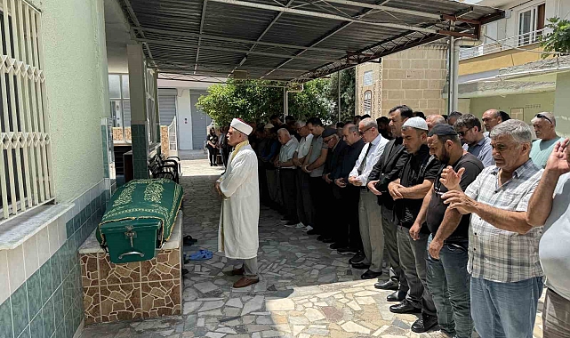 Okul müdürünün darp ettiği yaşlı adam gözyaşları arasında son yolculuğuna uğurlandı