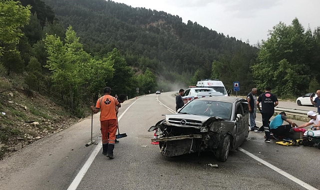 Otomobil bariyere çarptı: 4 aylık bebek hayatını kaybetti, 2 kişi yaralandı