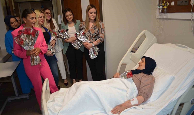 Özel Sular Akademi Hastanesi en özel günlerinde anneleri unutmadı