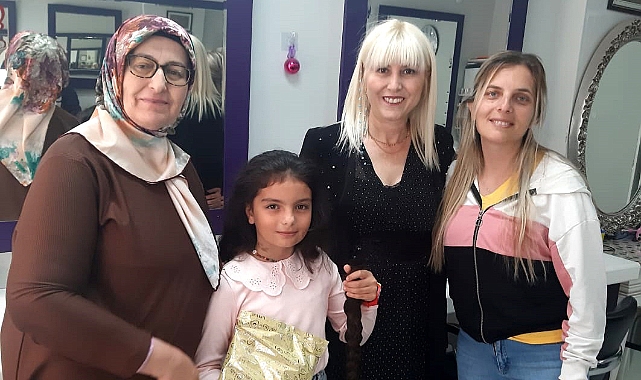 Saçlarını kanser hastalarına bağışladı