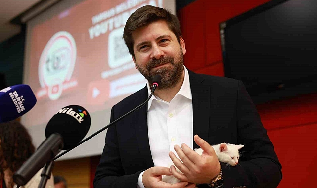 Sokak Hayvanları Çalıştayı düzenlendi: Başkan kürsüye sokak kedisiyle çıktı
