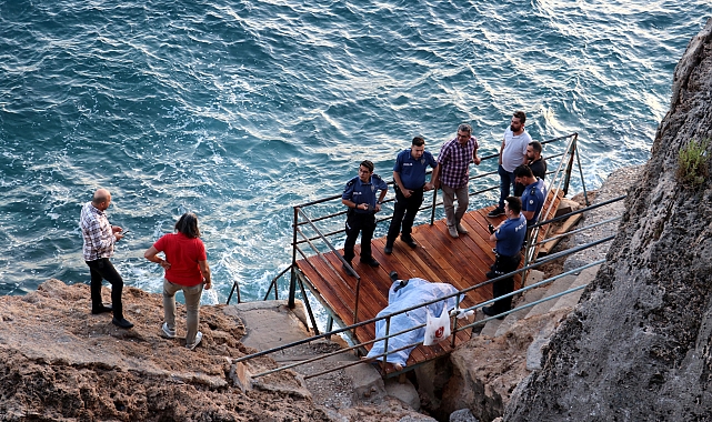 Tatil için geldiği Antalya'da denizde boğuldu