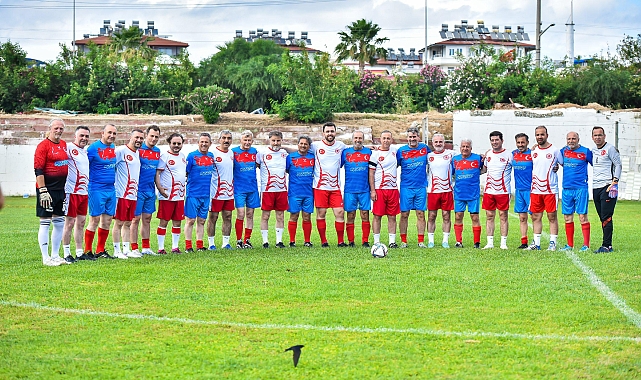 TBMM Parlamento-Meclis Futbol Takımı, Antalya şöhretler karmasıyla dostluk maçı yaptı