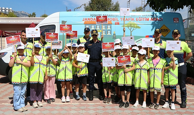 Trafik dedektifleri jandarmayla hız denetimi yaptı
