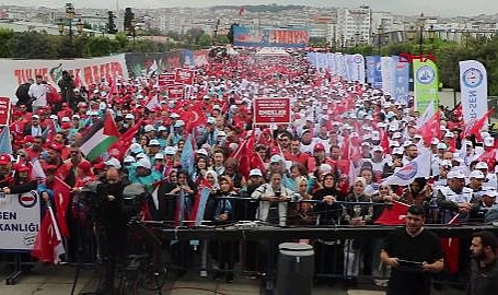 Türkiye’nin dört bir yanından gelen Memur-Sen üyeleri 1 Mayıs’ı Samsun'da kutladı