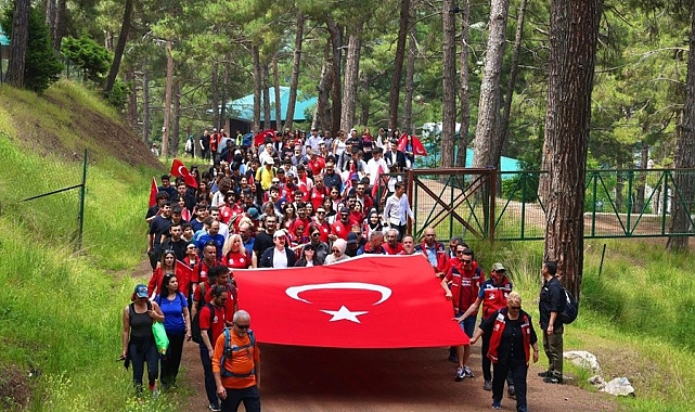 Mersin'de 19 Mayıs'ta Doğa ve Gençlik Buluştu: Vali Pehlivan Yürüyüşe Katıldı