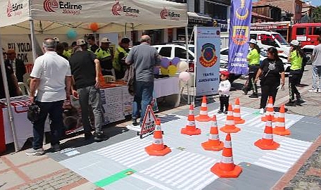 Vatandaşlara, simülasyon gözlüğüyle alkollü araç kullanmanın tehlikesi anlatıldı