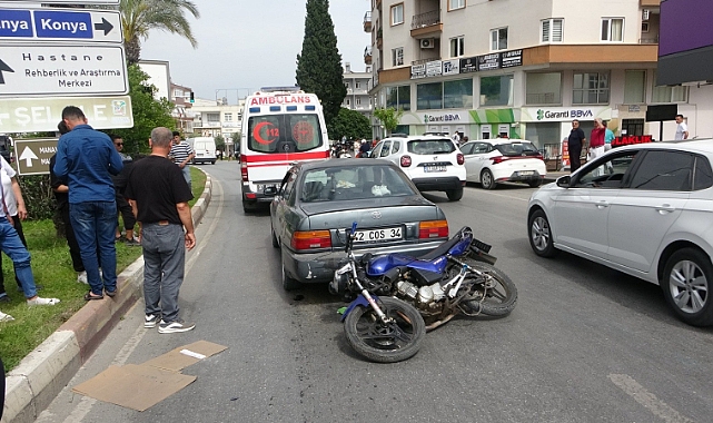 Yol kenarındaki arkadaşına bakarken otomobile arkadan çarptı
