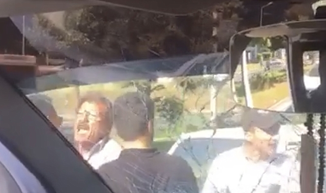Yol verme tartışmasında öğrenci servisine sopayla saldırı anı kamerada