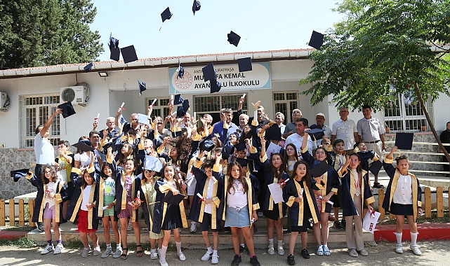 50 yıl önceki ilk mezunlara diploma