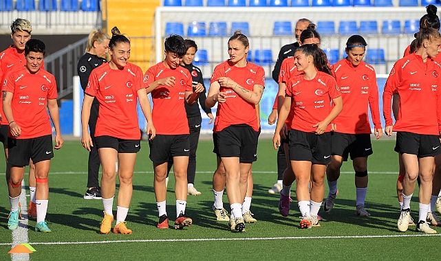A Milli Kadın Futbol Takımı, Azerbaycan'da ilk antrenmanını yaptı