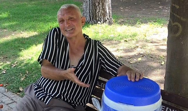 Adana sıcağı vatandaşı termosla gezdirdi