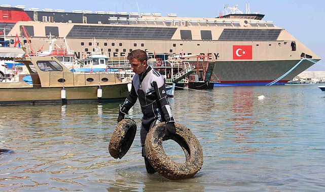 Akdeniz'den balık yerine kamp sandalyesi ve lastik çıktı