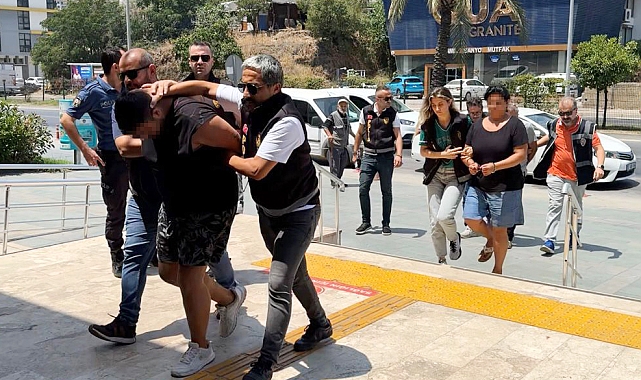 ANTALYA 1 kişinin öldüğü, 2 kişinin yaralandığı kavgada, baba, oğul ve anne adliyede
