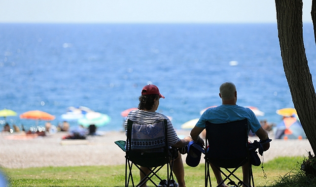 Antalya'da sıcak hava ve nem etkili oluyor