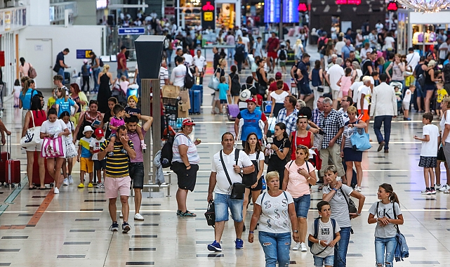 Antalya turizminde 4 milyon rekoru; savaşlara rağmen başarı
