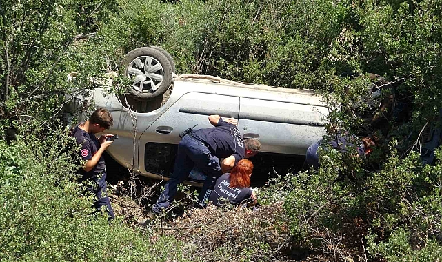 Antalya'da araç 15 metrelik şarampole devrildi: 2 yaralı