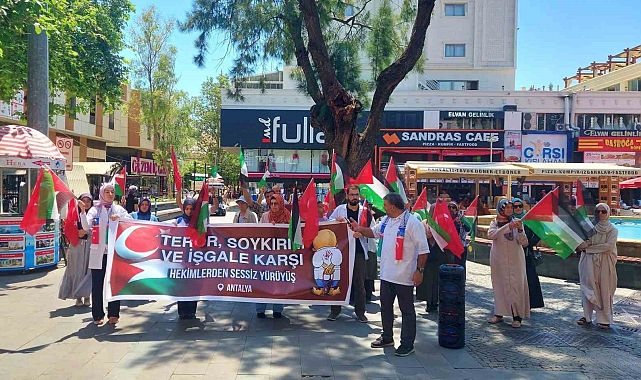 Antalya'da hekimler 33 haftadır Gazze için eylemde
