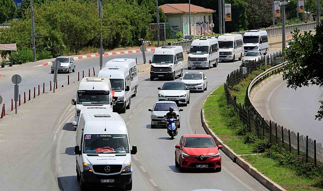 Antalya'da servisçiler korsana isyan etti