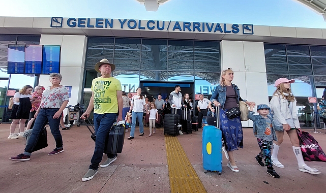 Antalya'da yabancı tatilci yoğunluğu