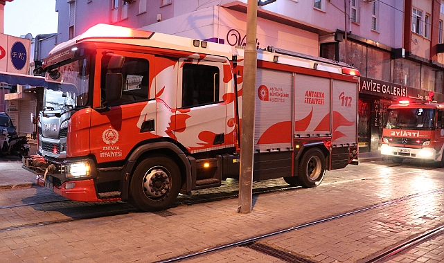 Apartmanın asansör dairesinde yangın