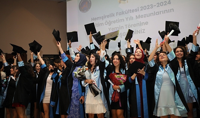 AÜ'de 199 hemşire mezun oldu
