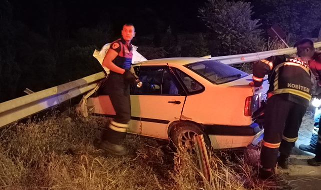 Bariyere saplanan otomobilde 2 yaralı