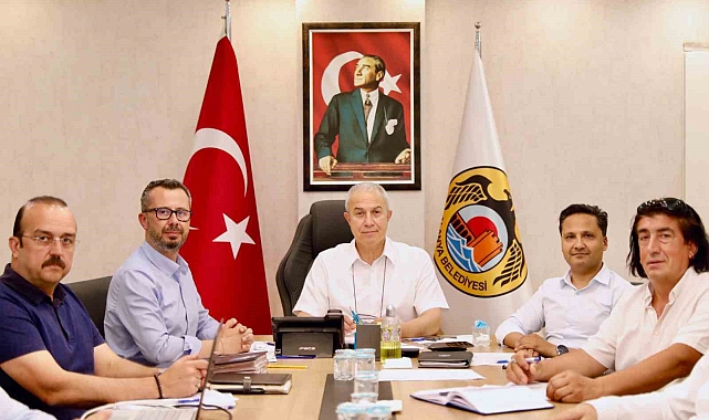 Başkan Özçelik'ten çay bahçesi, plajlar ve inşaatlarla ilgili açıklama