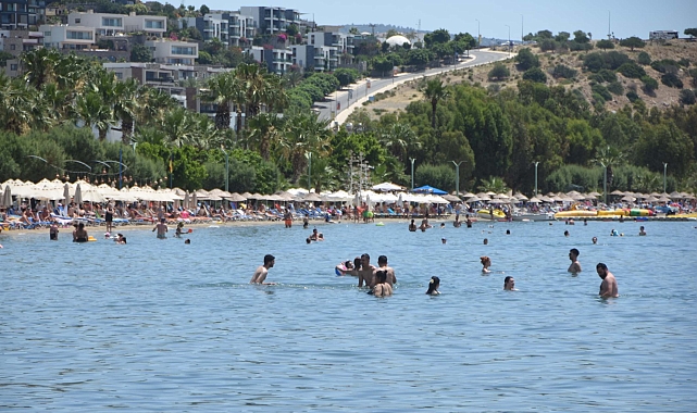 Bodrum'da bayramın 2'nci gününde sahiller doldu