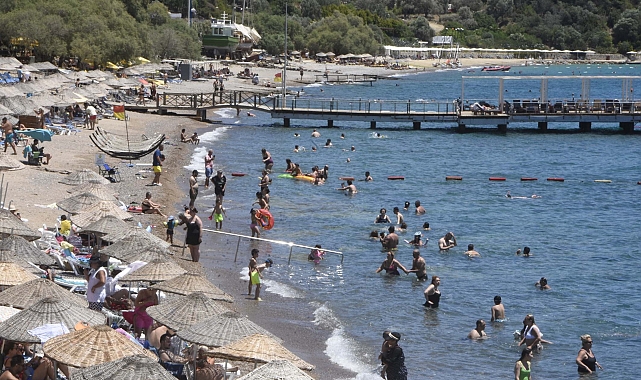 Bodrum'da plajlarda 'bayram' yoğunluğu