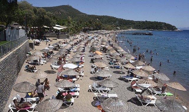 Bodrum'da plajlarda 'bayram' yoğunluğu