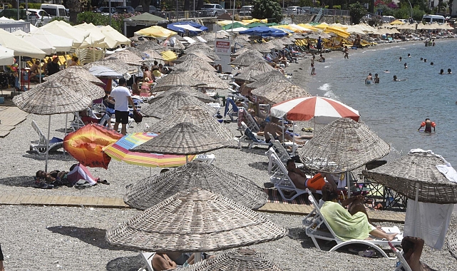 Bodrum'da tatilin son gününde sahillerde hareketlilik devam etti