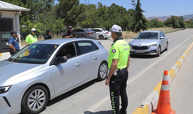 Burdur trafiğinde tatil yoğunluğu