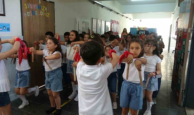 Burdur'da 43 bin 89 öğrenci karne sevinci yaşadı
