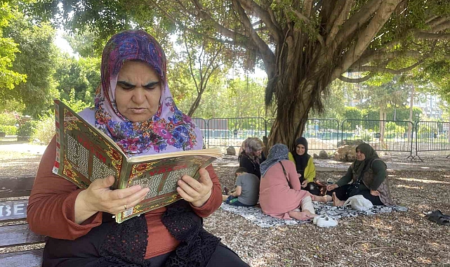 Çocuklar içeride, anneler dışarıda terledi