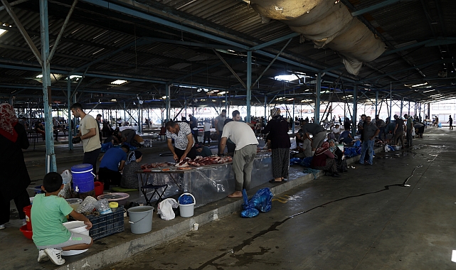 Çocuklar, kurban kesimini korku dolu gözlerle izledi