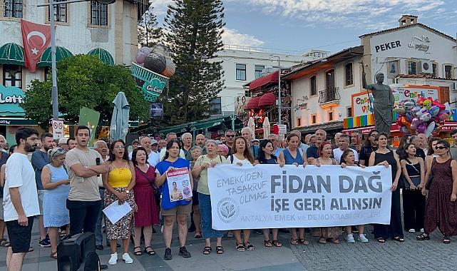 Dağ için Attalos Meydanı'nda buluştular