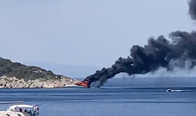 Datça'da seyir halindeki motor yat alev alev yandı; o anlar kamerada