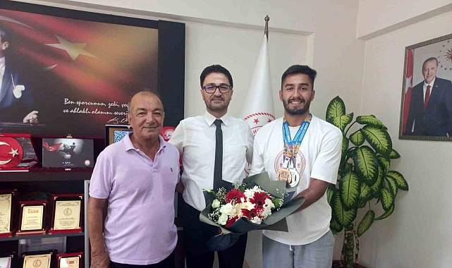 Demir, Milli Tenisçi Ahmet Kaplan'ı tebrik etti