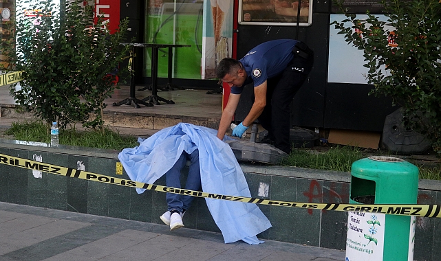 Döner ustası kaldırımda ölü bulundu