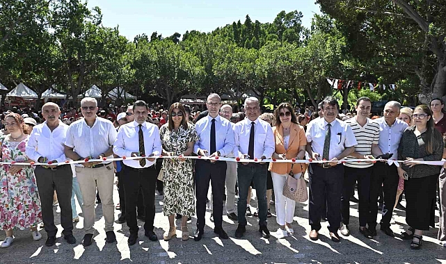 El emeği ürünlerin sergisi Cam Piramit'te açıldı