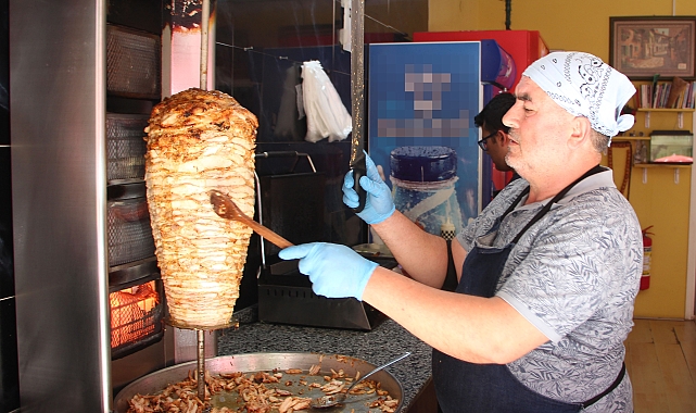 Esnaftan öğrencilere ücretsiz yemek