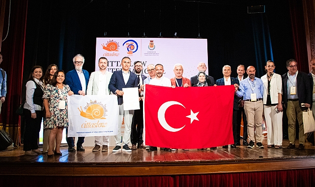 Finike'ye 'Yalnız Değilsin' ile büyük ödül