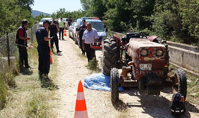 Hareket halindeki traktörden düşüp, yaşamını yitirdi