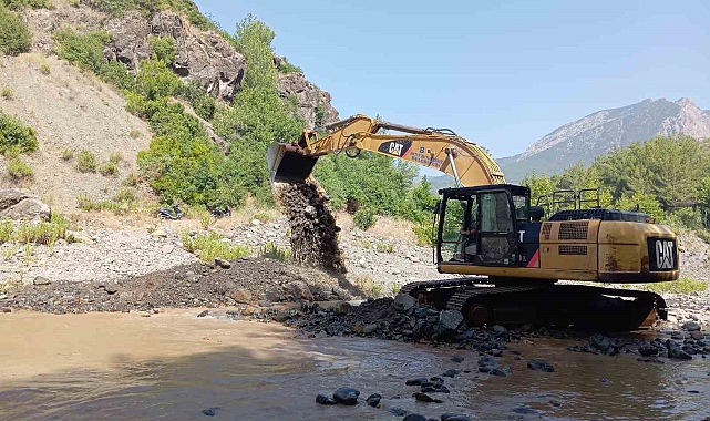 HBB dere ve kanal temizliklerine hız verdi