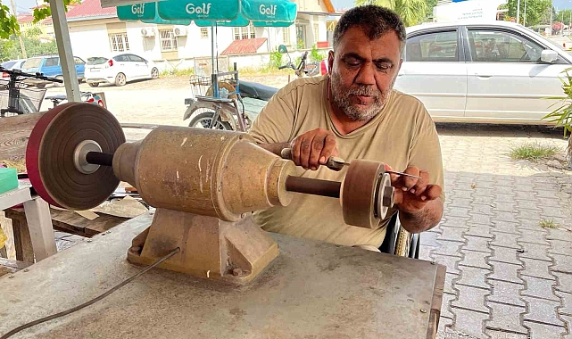 Hobi olarak başladığı bıçak bileme işi engelli vatandaşın mesleği oldu