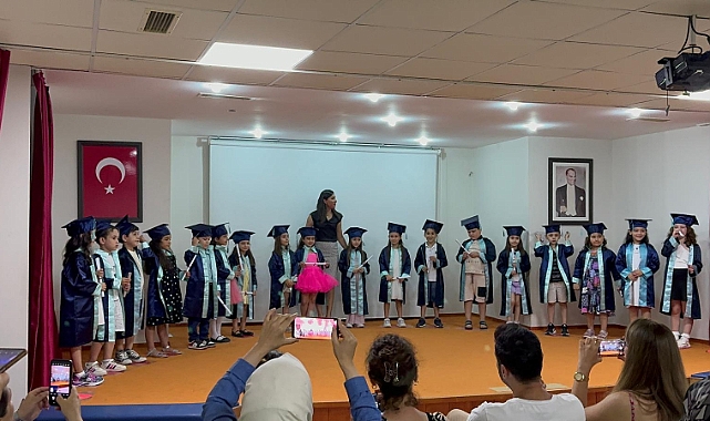 İlk kez mezuniyet coşkusu yaşadılar