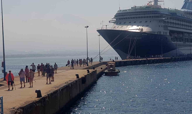 İngilizler 'Marella Discovery' ile Alanya Limanı'na demirledi