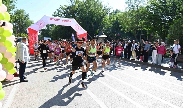 Isparta'da 120 sporcu Gül Koşusu'nda ter döktü